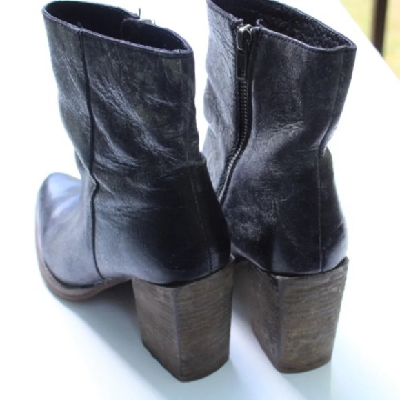 Diba Black Ankle Boots with Brown Heel - Picture 5 of 9